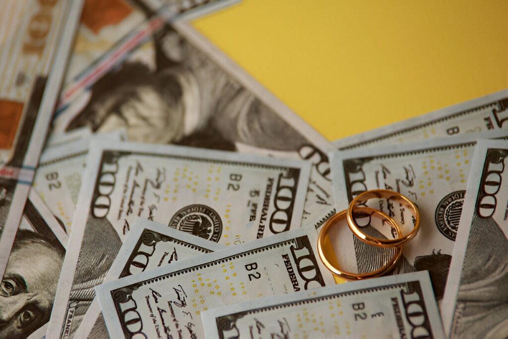 How Divorce Affects Property Division and Alimony in the USA-UK